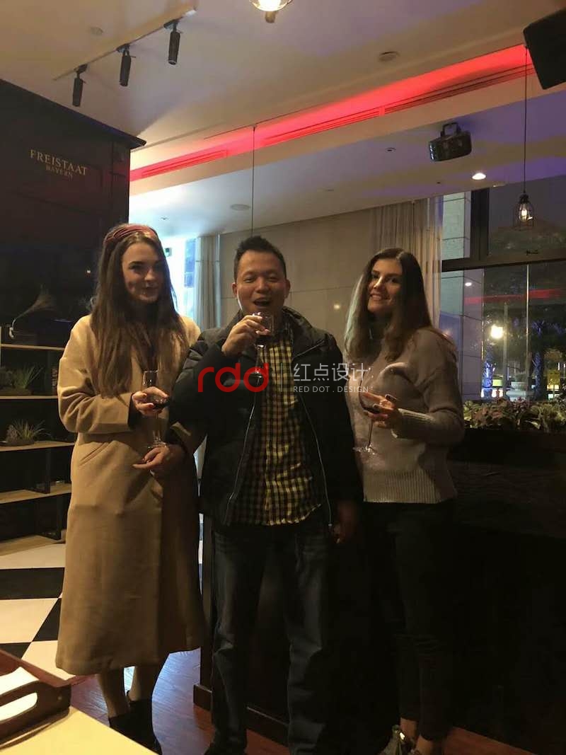 期間還有烏克蘭美女助興啊.jpg 期間還有烏克蘭美女助興啊.jpg