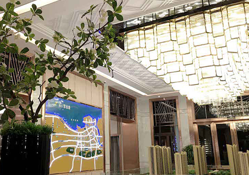 ?？谥醒胧赘蹣侵行脑O計